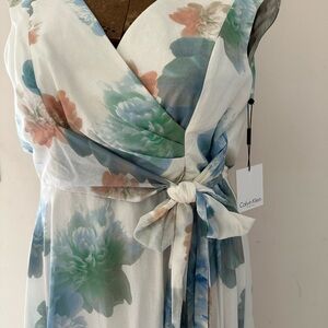 Calvin Klein Floral Print Sleeveless V-Neck Dress